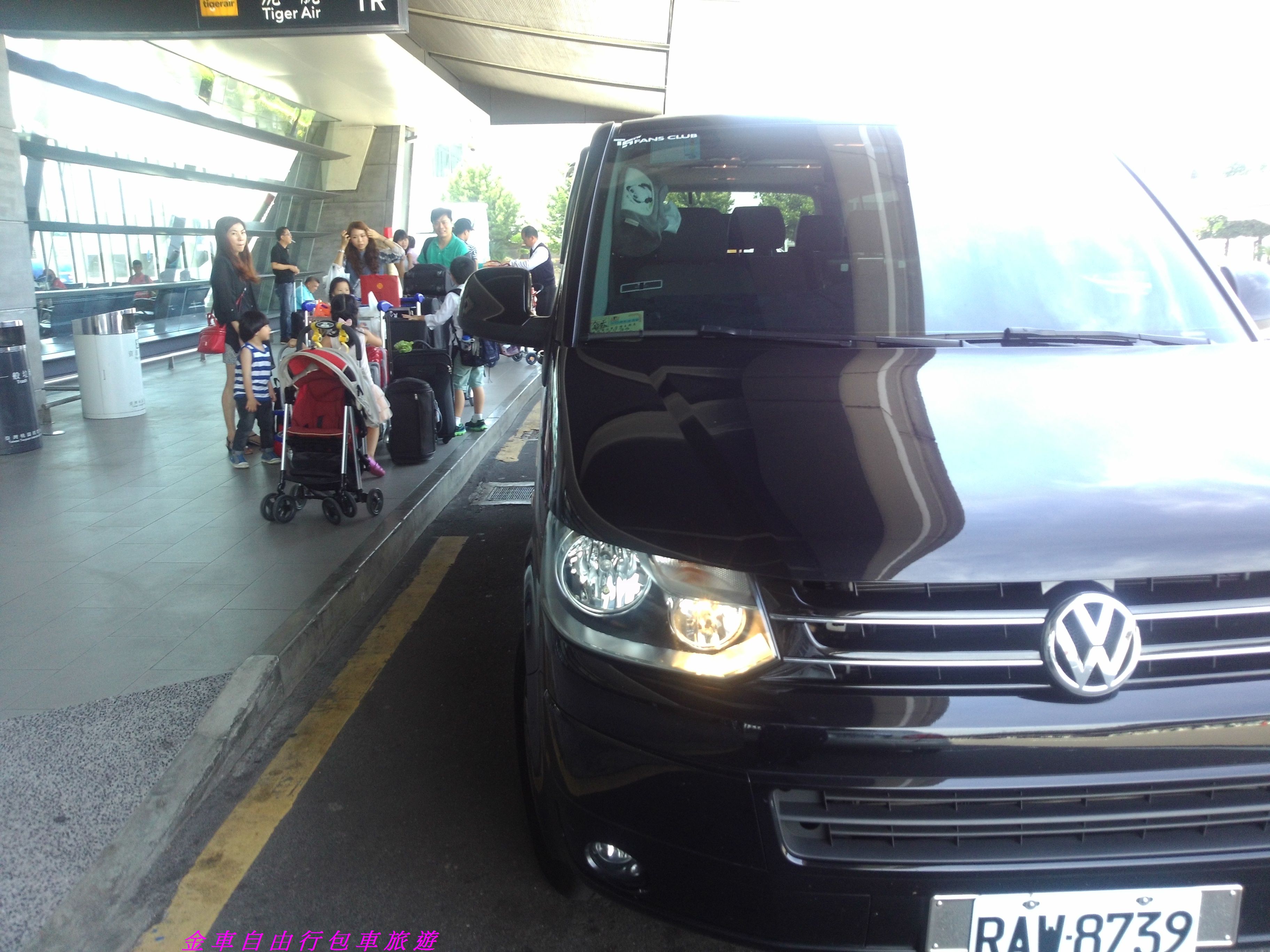 預約金車自由行包車旅遊,福斯9人座,新加坡7人,台北西門町到桃園機場